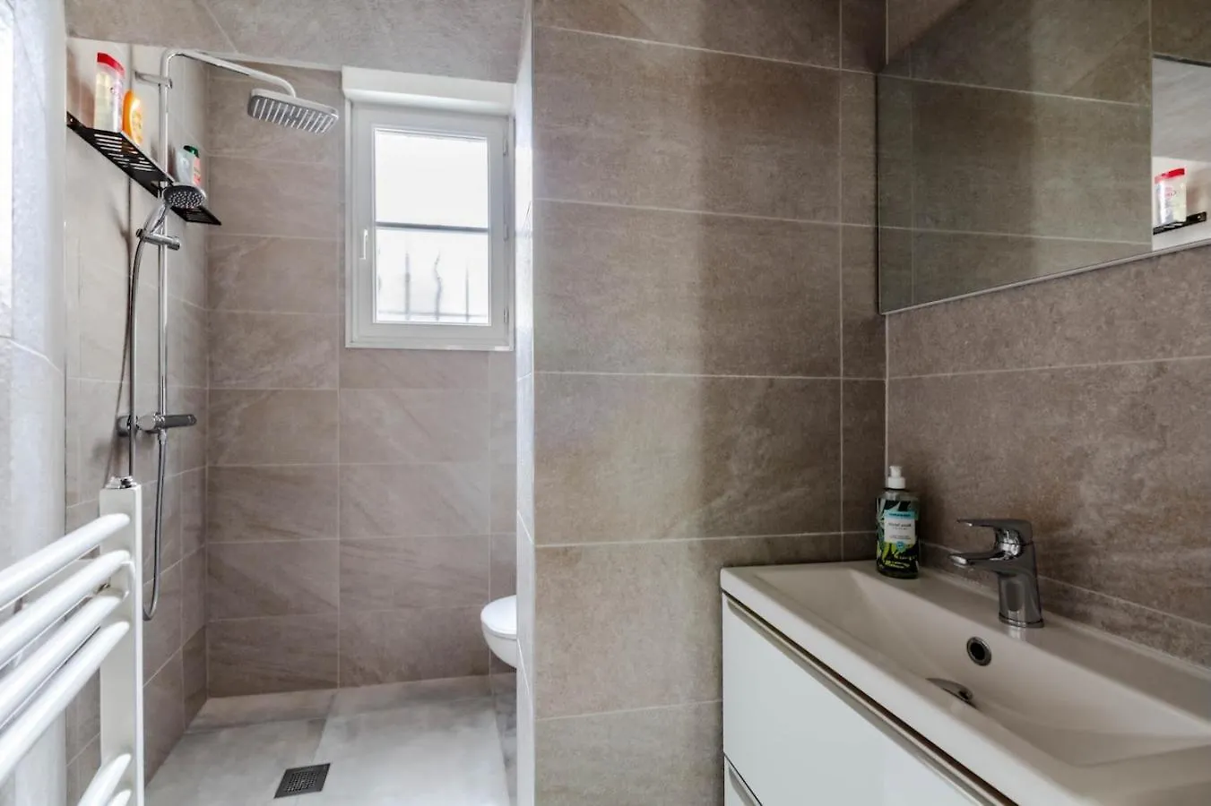 Charmant Studio Cosy Au Coeur Du Village Ramey Montmartre Metro 12 Paris Apartment